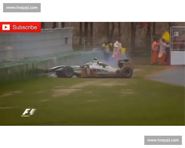 F1正赛惊险瞬间回顾多车连环碰撞引发赛道混乱
